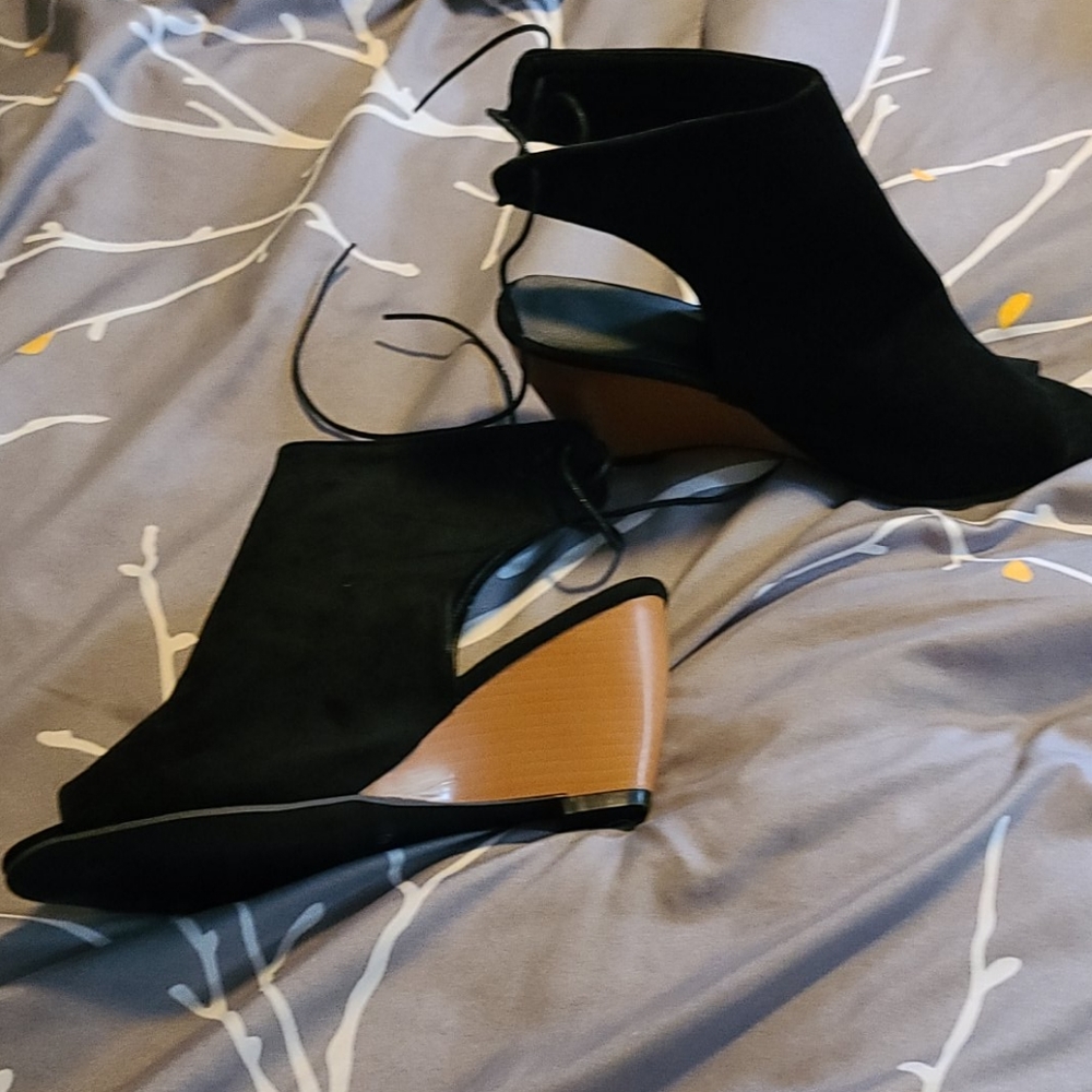 Women's size 8 peep toe, open back, 2 lace wedge